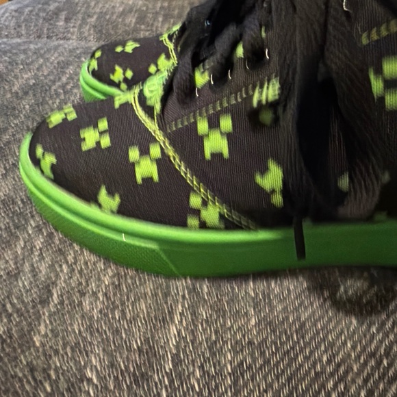 Heelys Black and Green Minecraft Creepers Size 13C Sneakers Roller Shoes Unisex - Picture 4 of 12